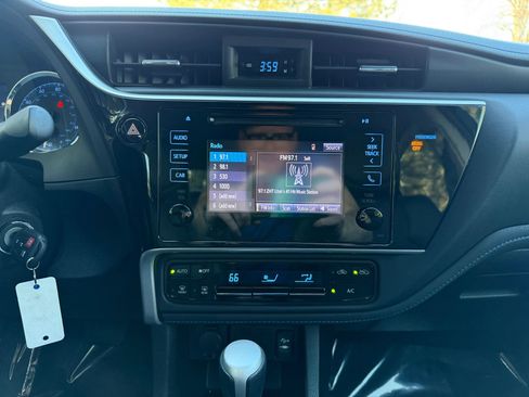 Used 2019 Toyota Corolla SE image 25
