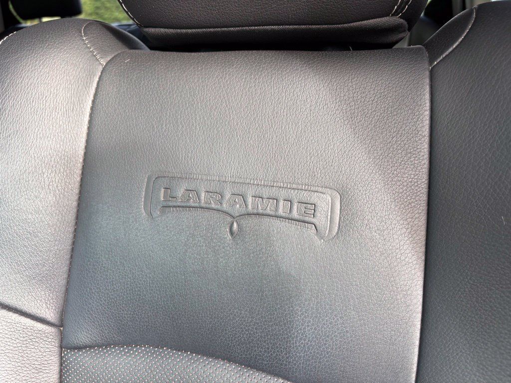Used 2016 RAM 1500 Laramie w/ Convenience Group AWD/4WD image 4