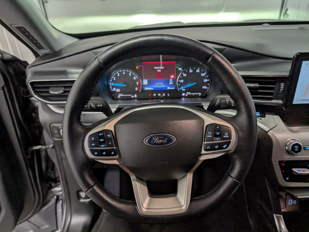 Used 2023 Ford Explorer XLT w/ Equipment Group 202A AWD/4WD image 17