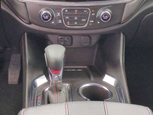 Used 2023 Chevrolet Traverse RS FWD image 22