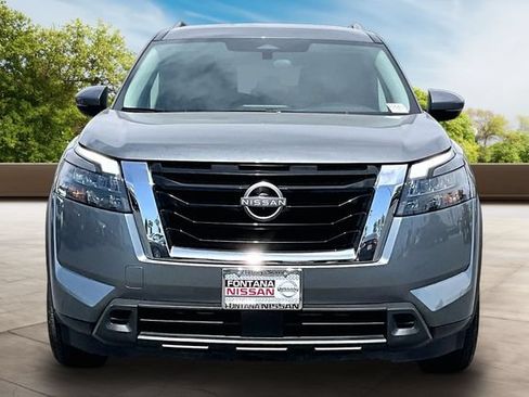 Certified 2024 Nissan Pathfinder SV FWD image 2