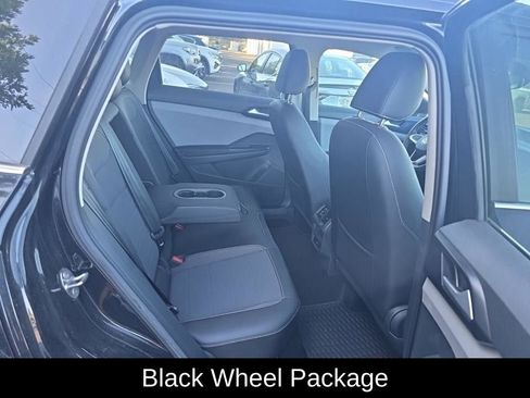 Used 2023 Volkswagen Taos SE w/ Black Wheel Package image 7