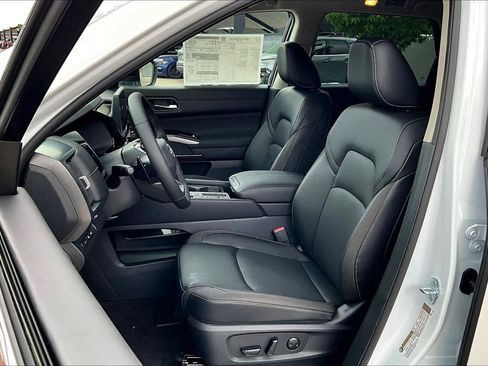 New 2026 Nissan Pathfinder SL FWD image 15