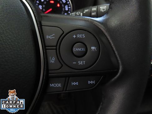 Used 2022 Toyota RAV4 XLE Premium image 15