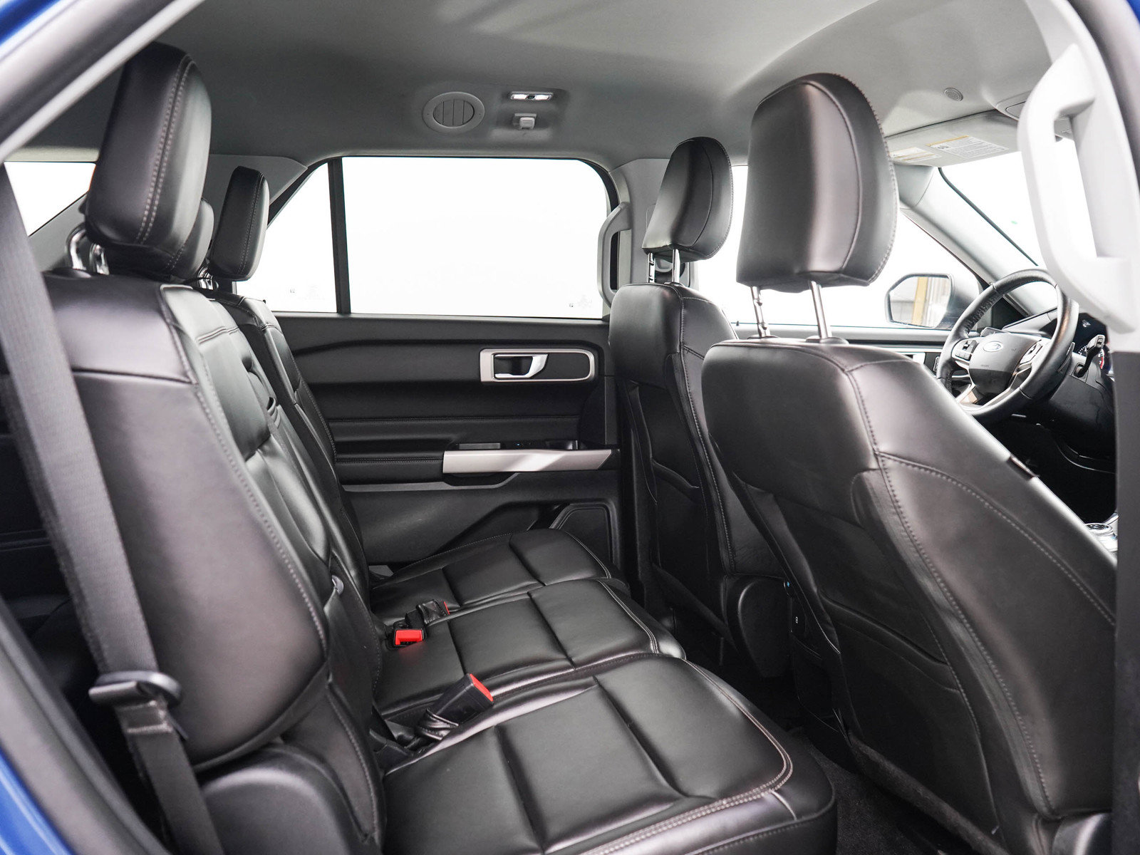 Used 2021 Ford Explorer XLT w/ Equipment Group 202A AWD/4WD image 14