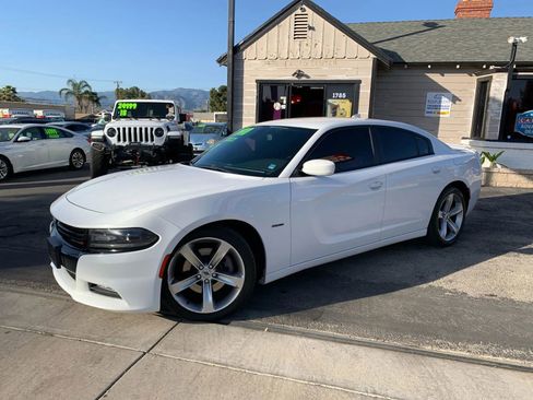 Used 2017 Dodge Charger R/T image 2
