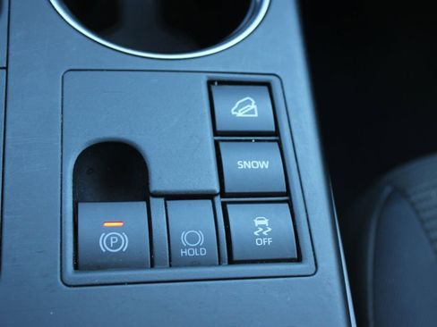 Used 2024 Toyota Highlander LE AWD/4WD image 43
