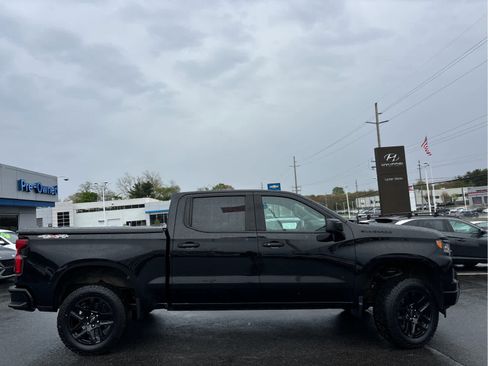 Certified 2022 Chevrolet Silverado 1500 RST w/ Rally Edition AWD/4WD image 4