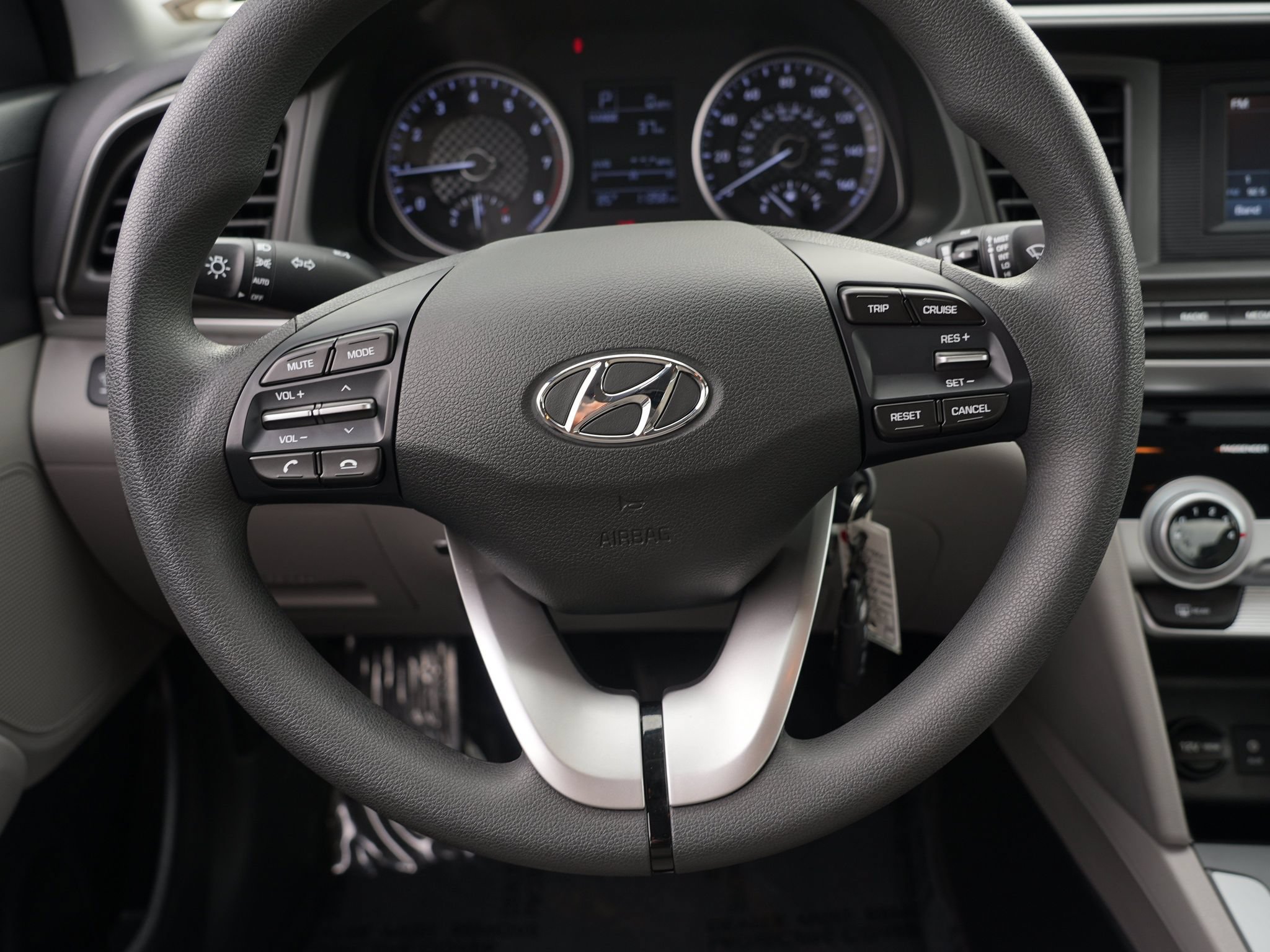Used 2019 Hyundai Elantra SE FWD image 25