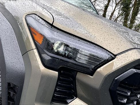 Certified 2025 Toyota Tacoma TRD Off-Road image 26