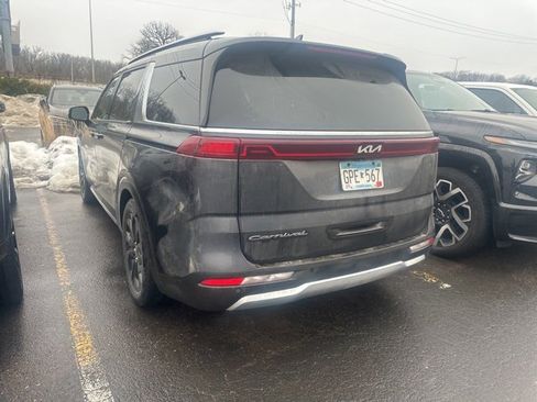 Used 2022 Kia Carnival SX Prestige image 11