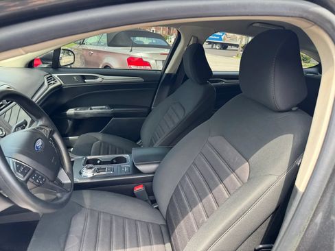 Used 2020 Ford Fusion SE FWD image 23