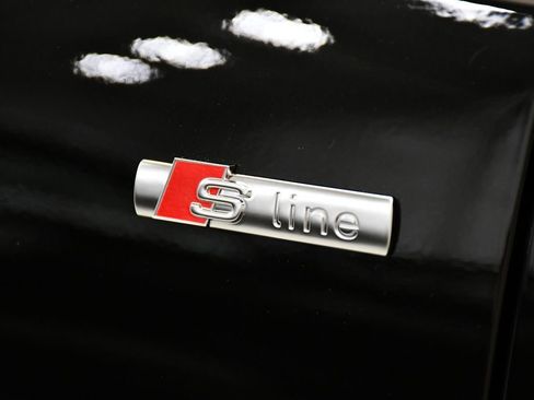 Certified 2025 Audi Q3 2.0T Premium Plus w/ Premium Plus Package image 11