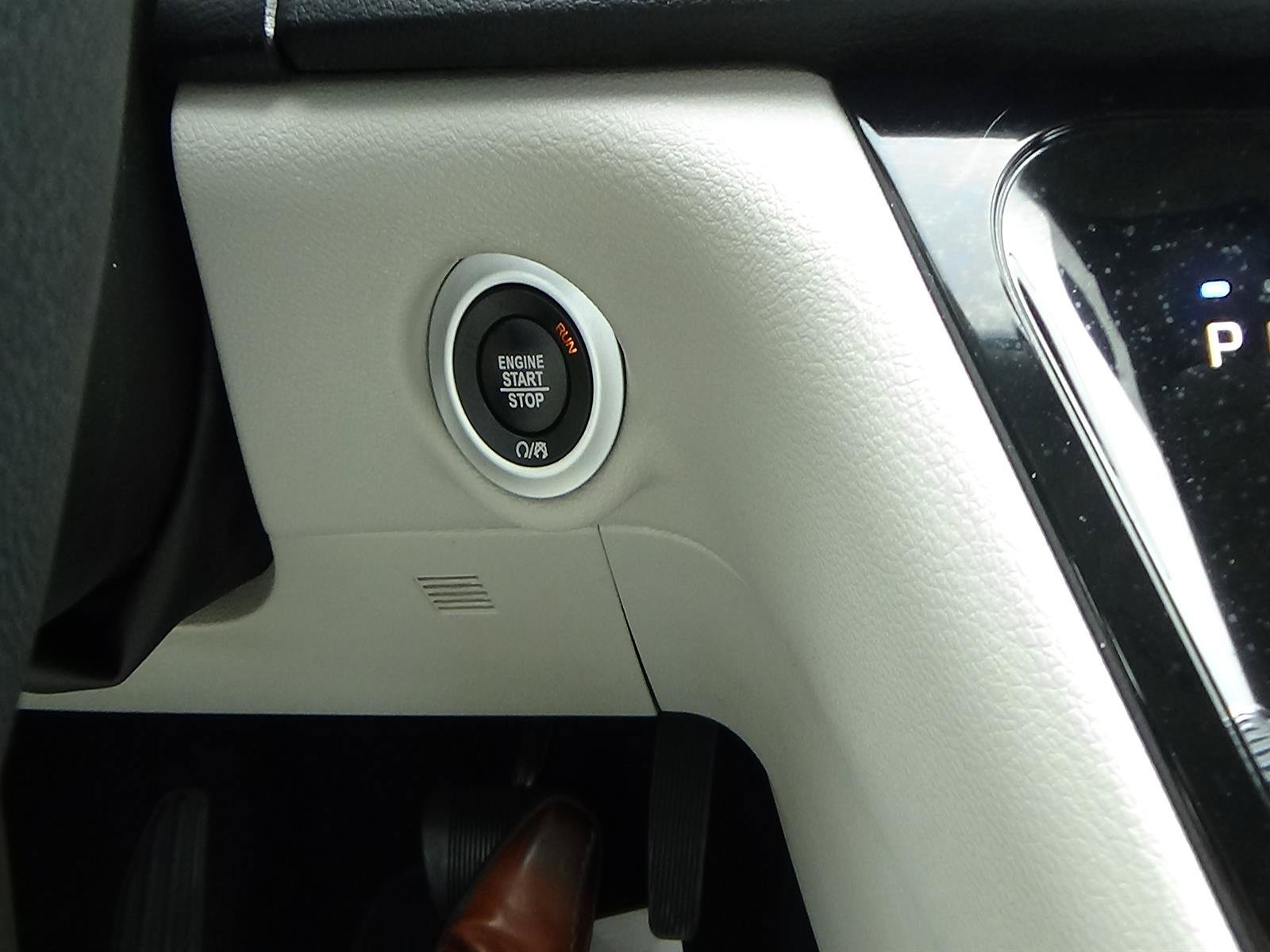 Certified 2024 Chrysler Pacifica Touring-L FWD image 25