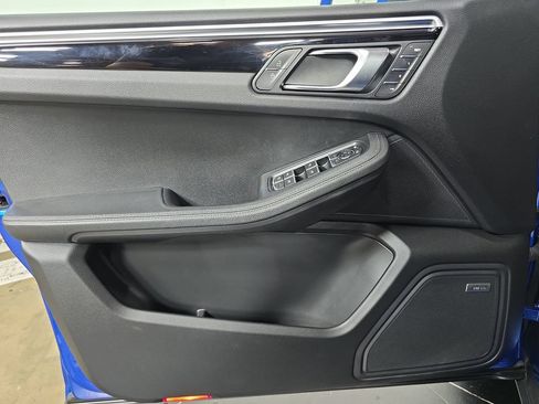 Certified 2019 Porsche Macan AWD/4WD image 22
