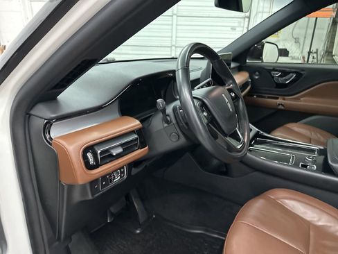 Used 2023 Lincoln Aviator Reserve w/ Equipment Group 201A image 9