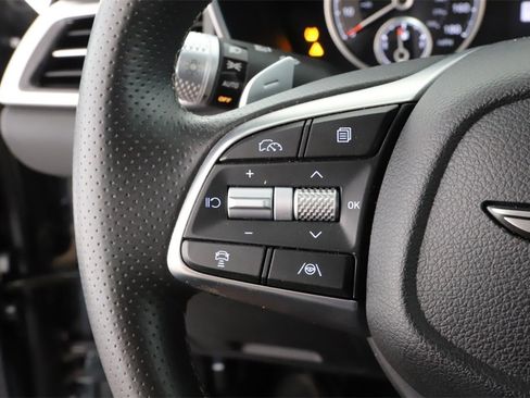 Used 2025 Genesis G70 2.5T image 22