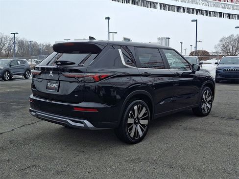 New 2026 Mitsubishi Outlander SE image 4