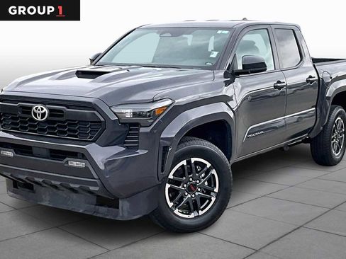 Used 2025 Toyota Tacoma TRD Sport image 1