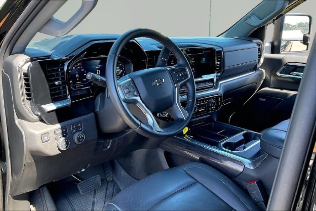 Used 2025 Chevrolet Silverado 2500 LTZ w/ LTZ Plus Package AWD/4WD image 12