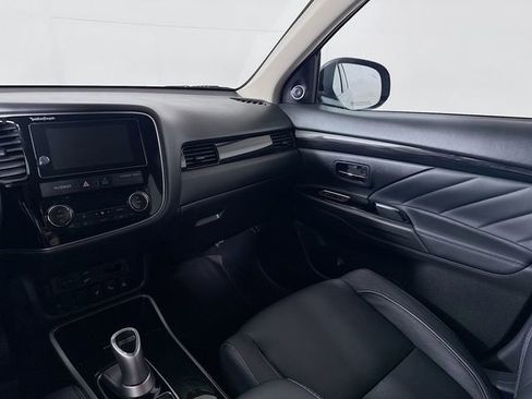 Used 2018 Mitsubishi Outlander GT image 24