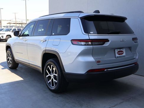 Used 2024 Jeep Grand Cherokee L Limited AWD/4WD image 3