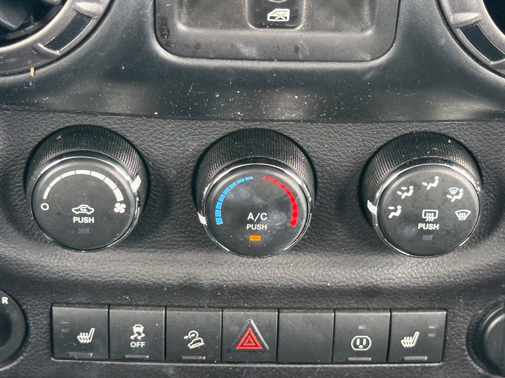 Used 2018 Jeep Wrangler Unlimited Sahara AWD/4WD image 19