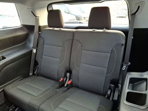 Used 2023 GMC Acadia SLE w/ Driver Convenience Package image 11