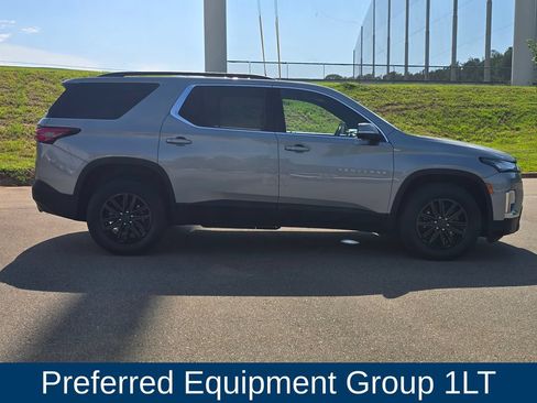 Used 2024 Chevrolet Traverse LT AWD/4WD image 2