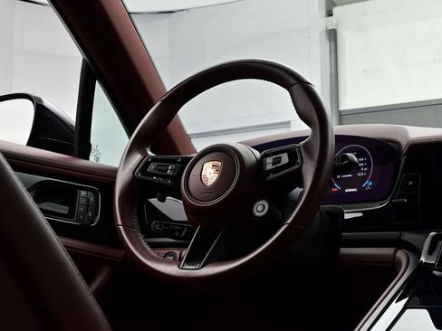Certified 2025 Porsche Panamera 4 AWD/4WD image 21