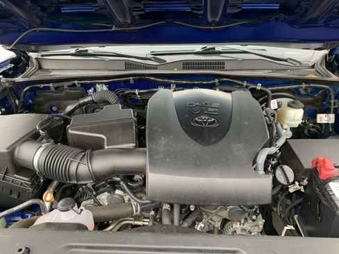 Used 2022 Toyota Tacoma TRD Sport image 9