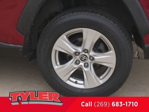 Used 2021 Toyota RAV4 XLE w/ Convenience Package AWD/4WD image 43