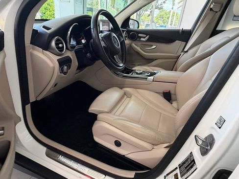 Used 2019 Mercedes-Benz GLC 300 image 11