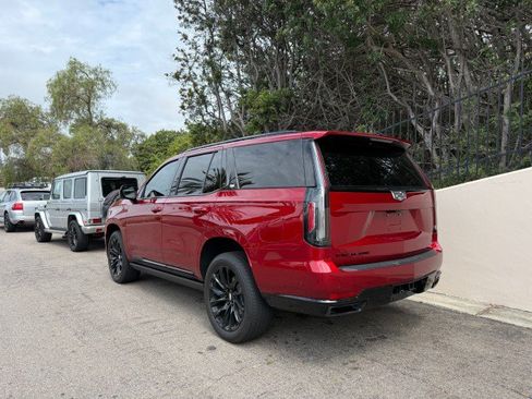 Used 2024 Cadillac Escalade Sport Platinum w/ LPO, ONYX Package AWD/4WD image 3