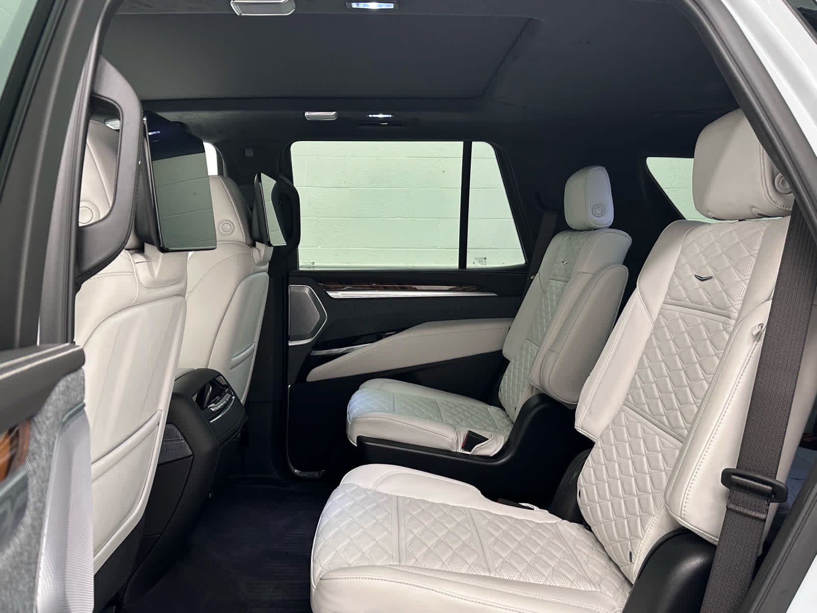 Used 2026 Cadillac Escalade Platinum Sport w/ LPO, ONYX Package AWD/4WD image 15