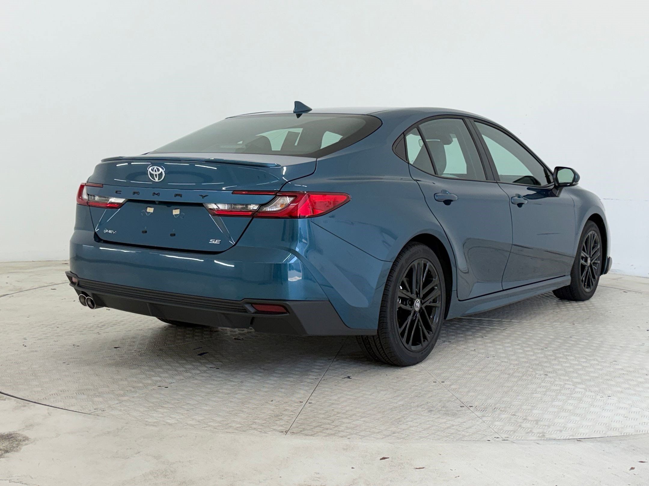 Used 2026 Toyota Camry SE w/ Multimedia Upgrade Package FWD image 9