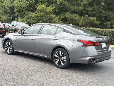 Used 2022 Nissan Altima 2.5 SV w/ SV Premium Package FWD image 3