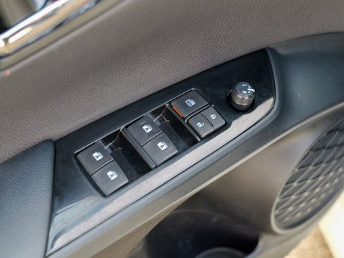 Used 2017 Toyota Prius Prime Premium image 18