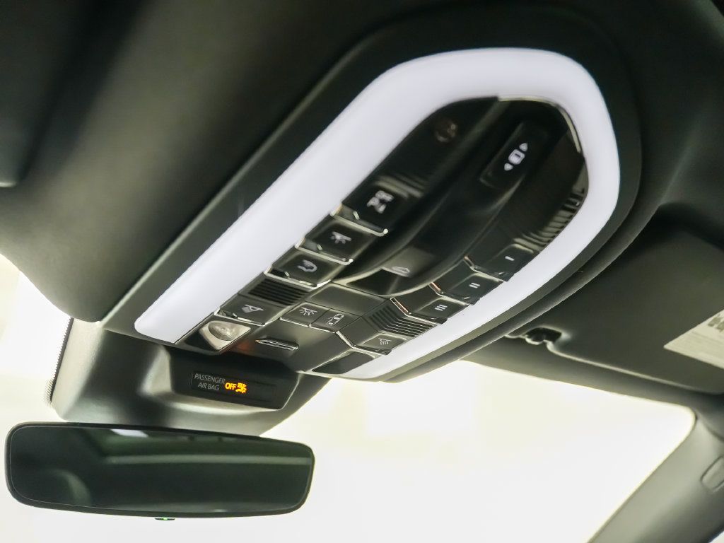 Used 2026 Porsche Macan AWD/4WD image 28