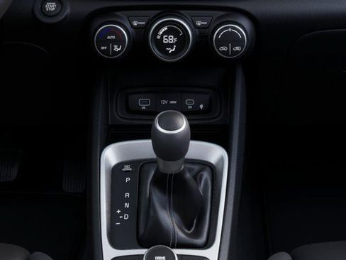 New 2026 Hyundai Venue SEL FWD image 16