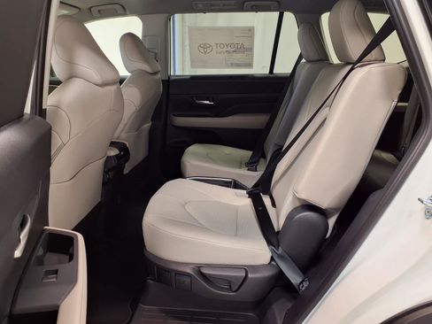 New 2026 Toyota Grand Highlander XLE image 24