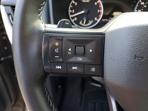 Used 2025 Nissan Rogue SV FWD image 18