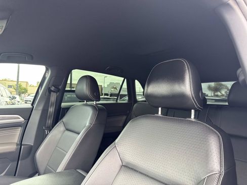 Certified 2022 Volkswagen Atlas Cross Sport SE FWD image 16