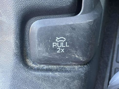 Used 2022 Ford Escape SE w/ SE Sport Appearance Package image 16