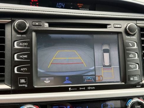 Used 2019 Toyota Highlander Limited Platinum FWD image 18