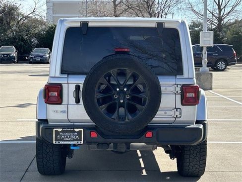 Used 2024 Jeep Wrangler Unlimited Sahara w/ Technology Group image 7