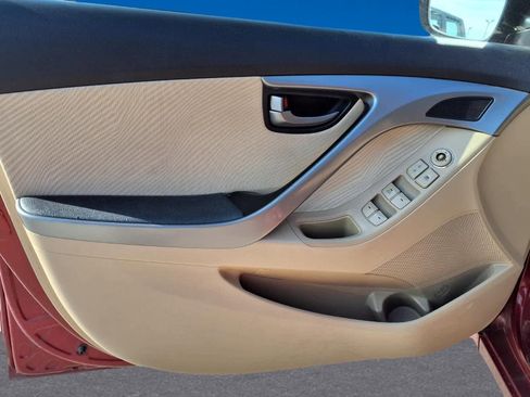 Used 2013 Hyundai Elantra GLS w/ Preferred Pkg image 10