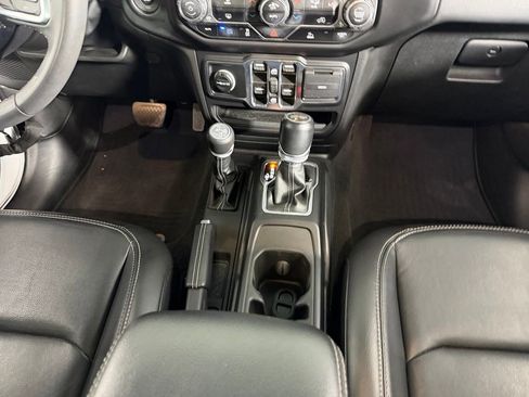 Used 2023 Jeep Wrangler Unlimited Sahara AWD/4WD image 18
