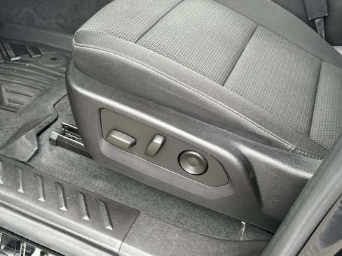 Used 2023 Chevrolet Colorado LT w/ LT Convenience Package II AWD/4WD image 17