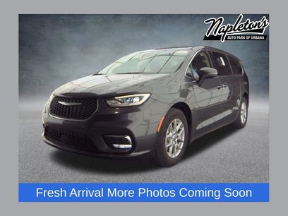 Used 2023 Chrysler Pacifica Touring-L